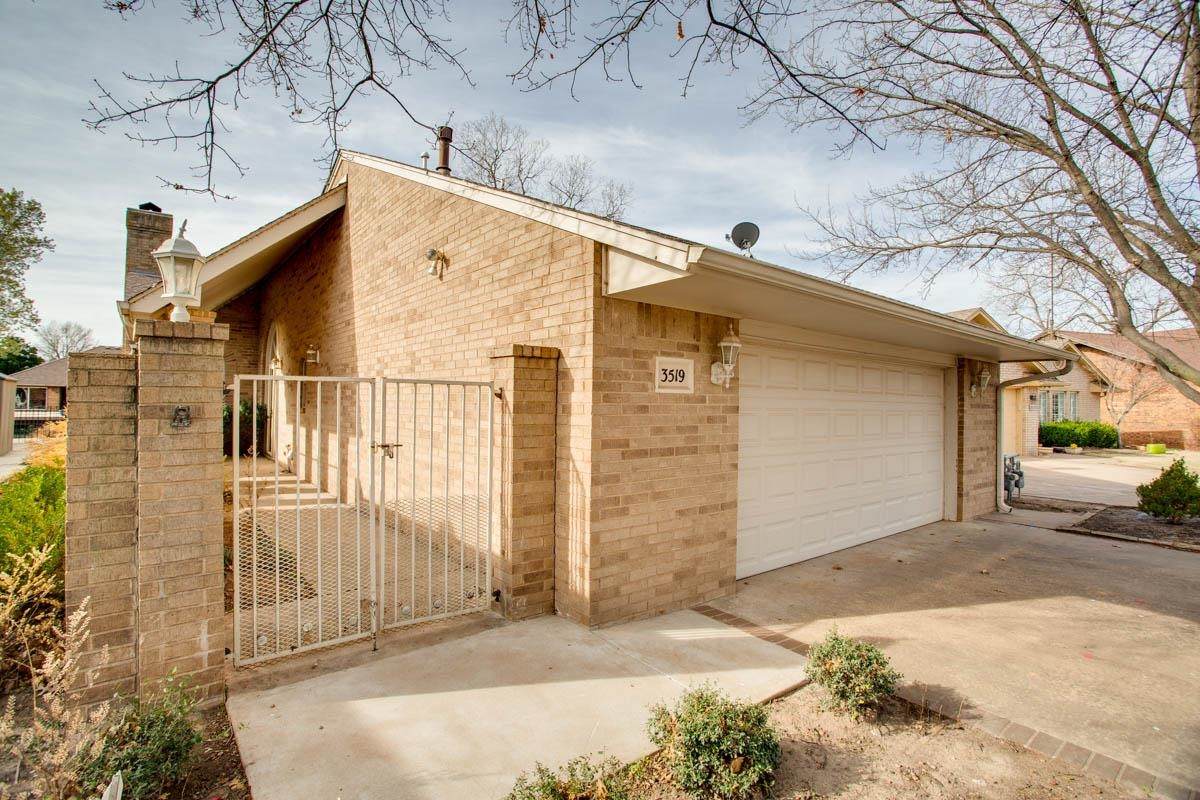 3519 Edgewater Dr - Photo 1