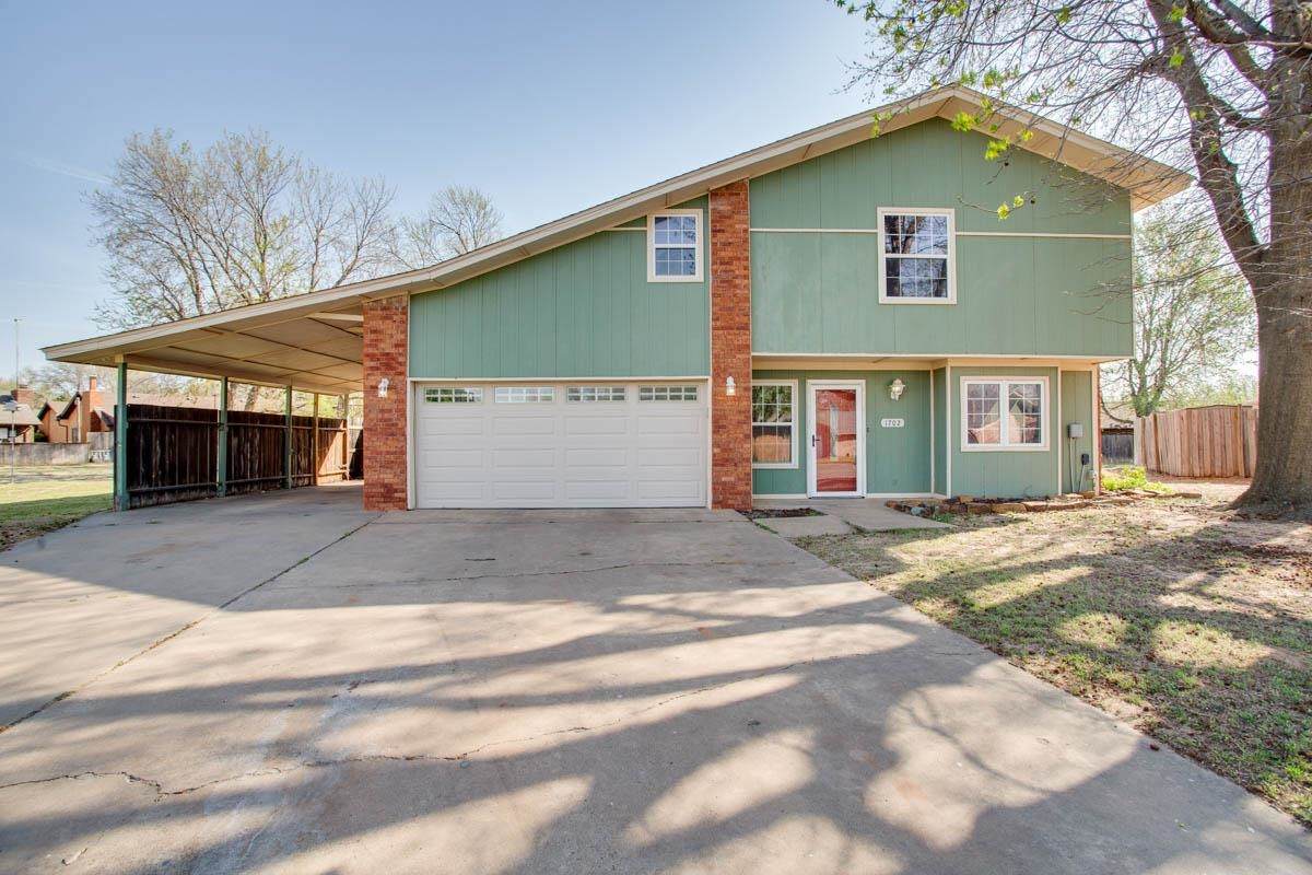 1702 Buckboard Ln - Photo 1