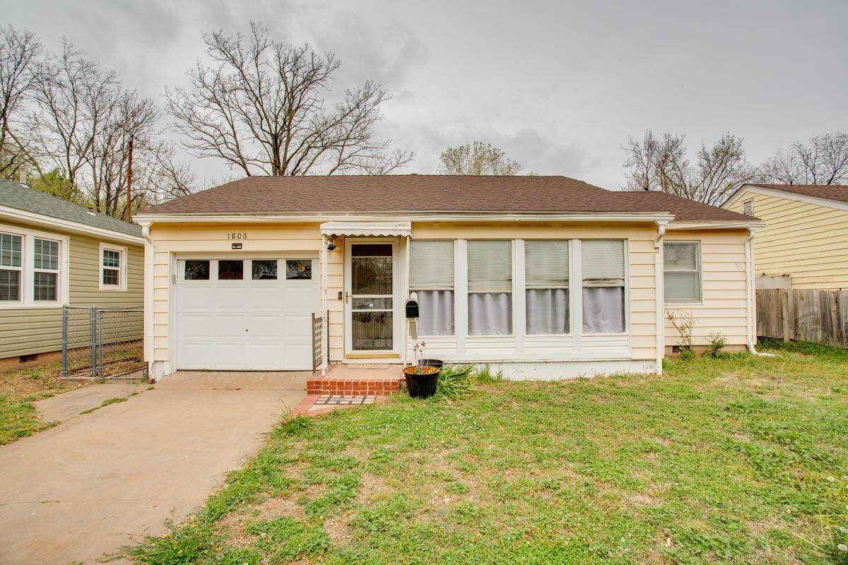 1806 Oklahoma Ave - Photo 1