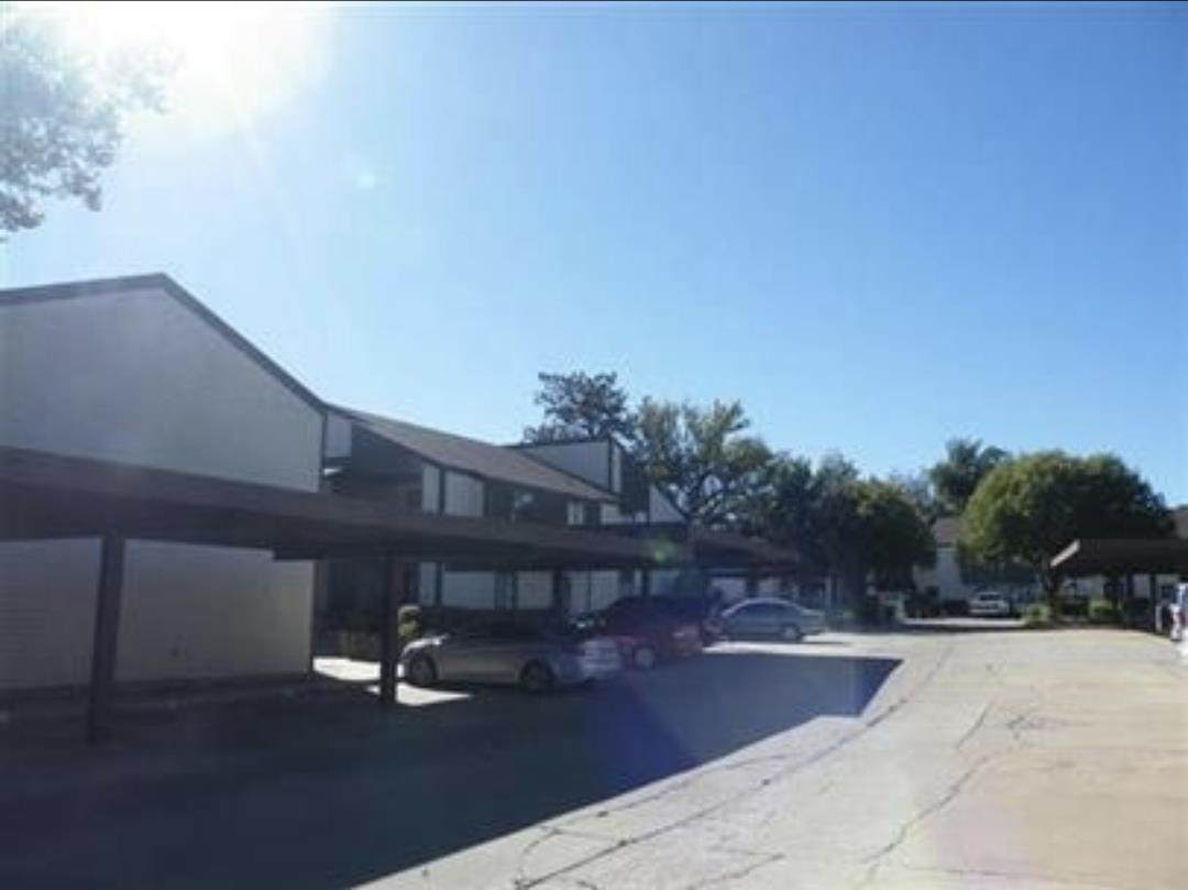 412 Oakwood Rd #201 - Photo 1
