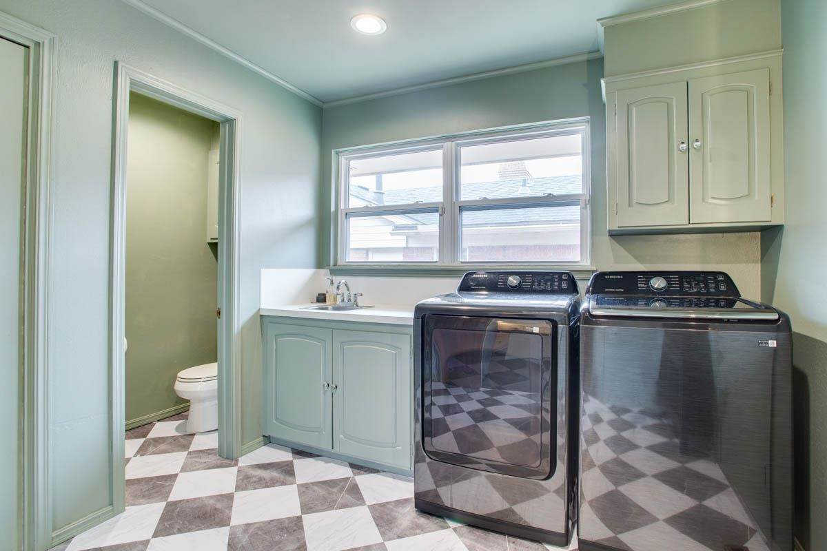 1602 Seneca - Photo 1