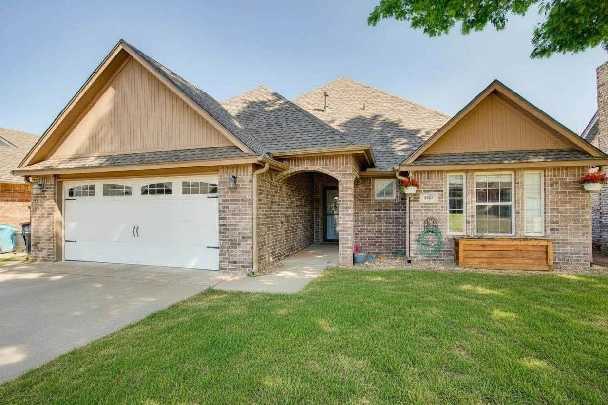 4802 Manchester Dr - Photo 1
