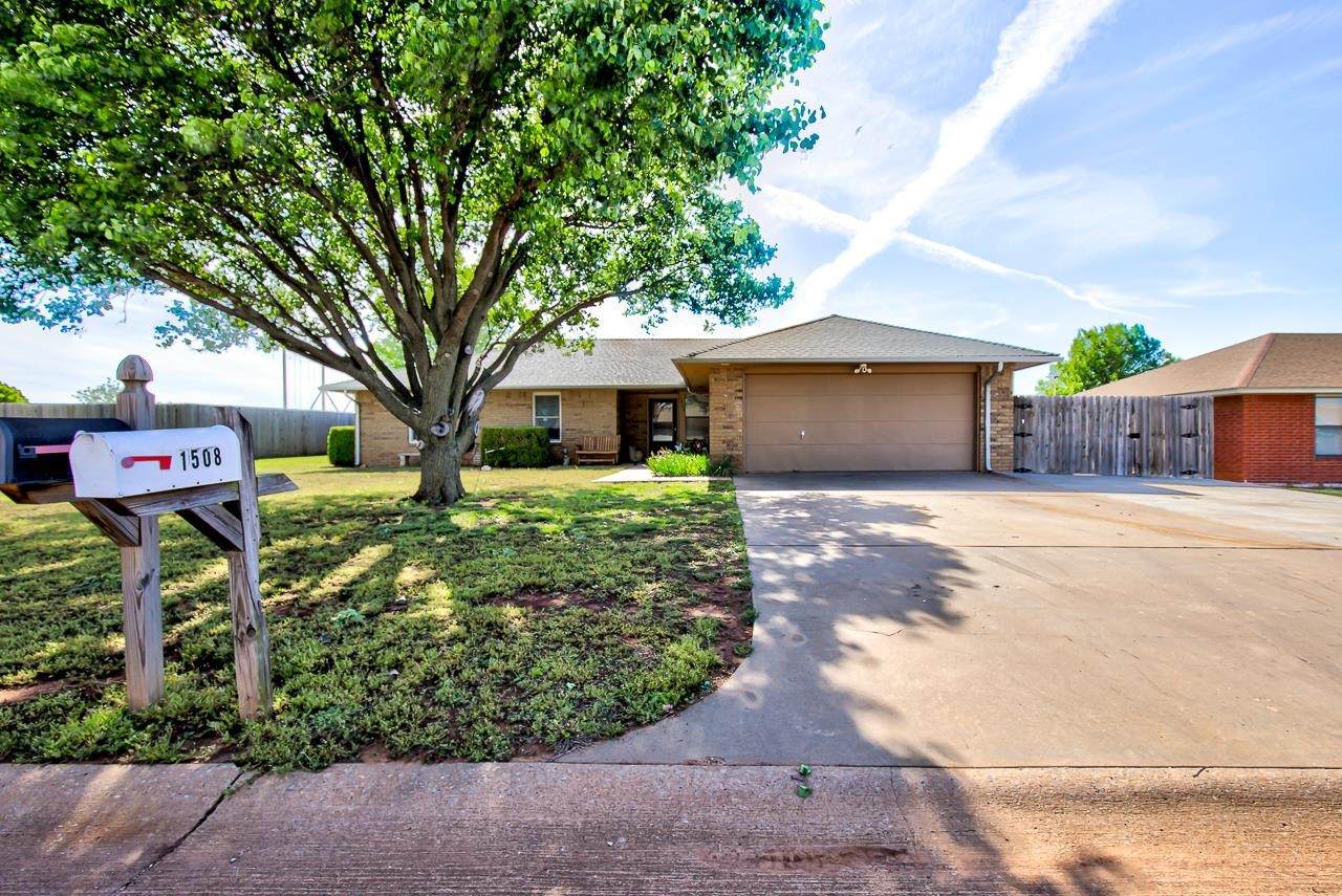 1508 Matthew Dr - Photo 1