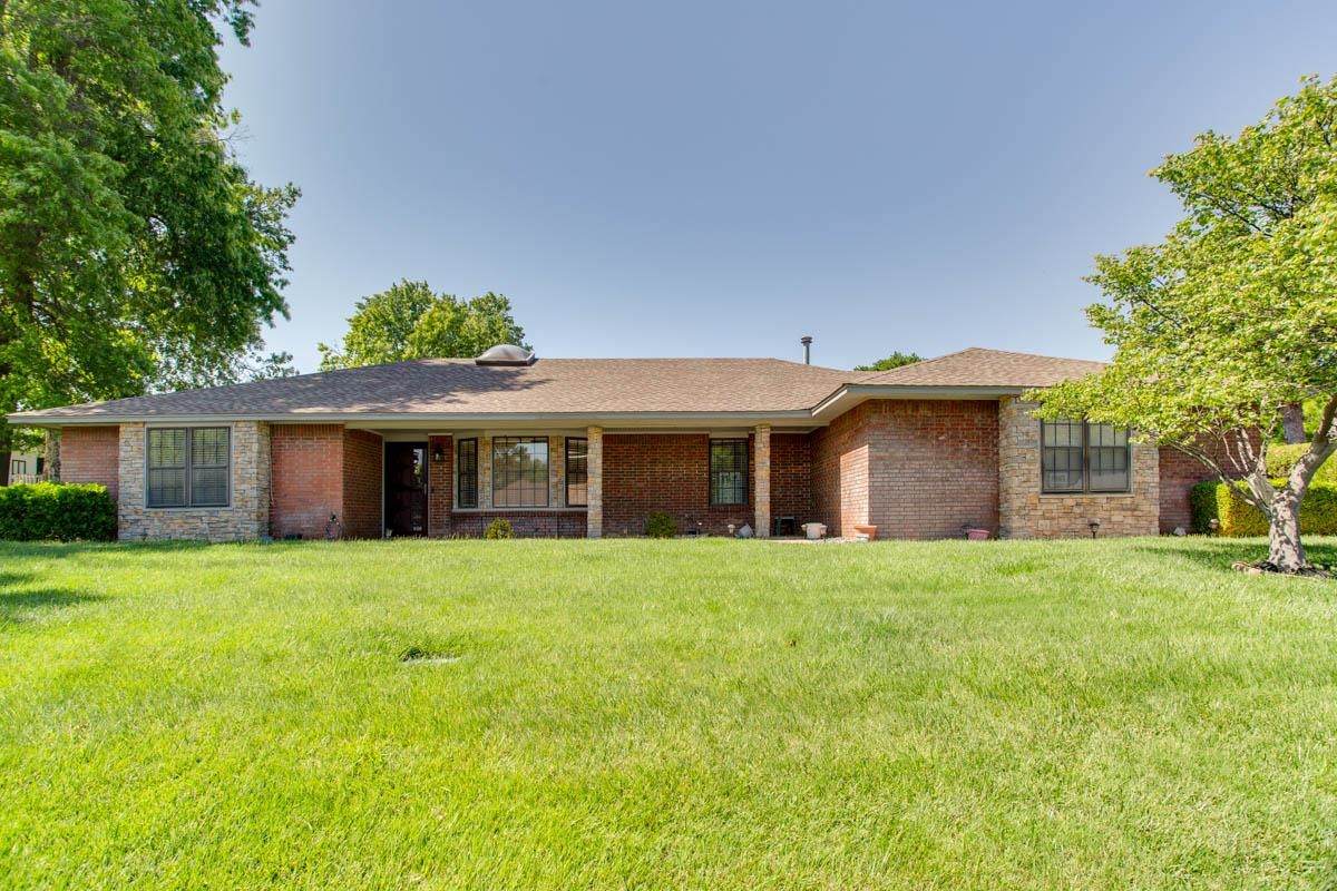 2814 Edgewood Dr - Photo 1