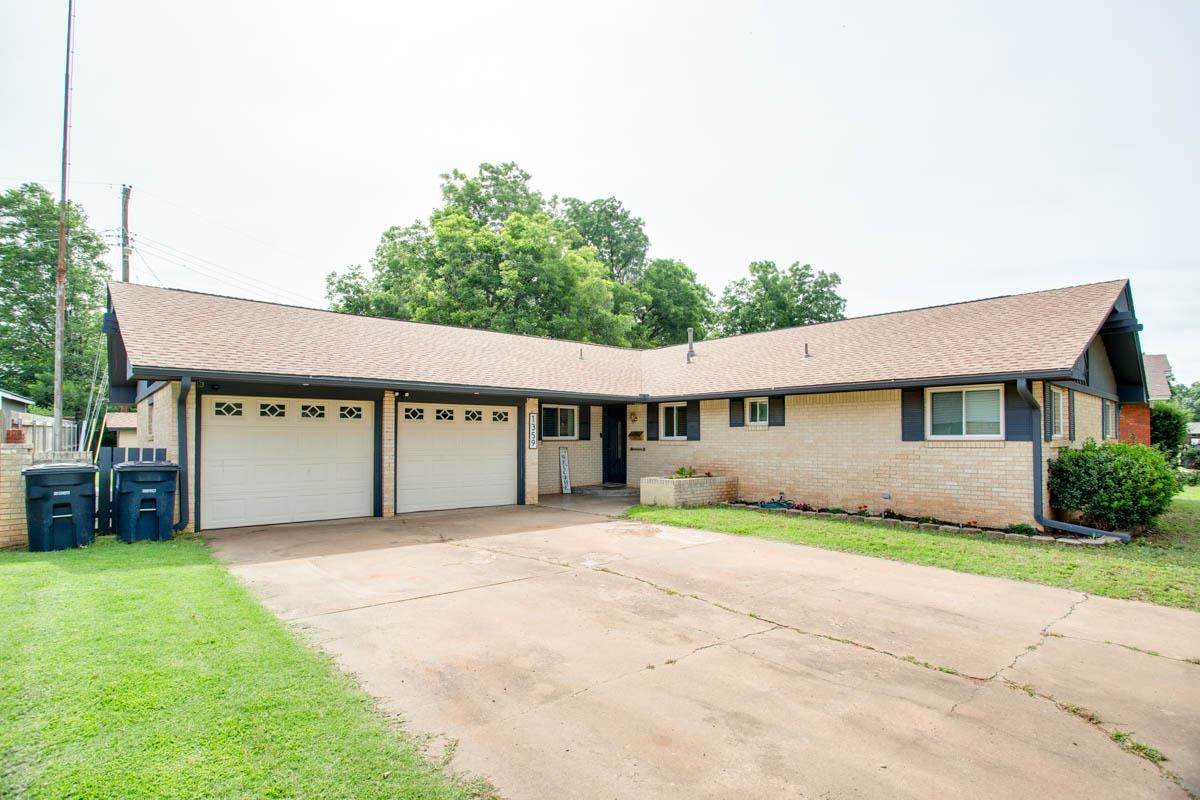 1359 Munger Dr - Photo 1