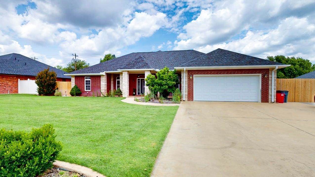 3328 Chisholm Dr - Photo 1