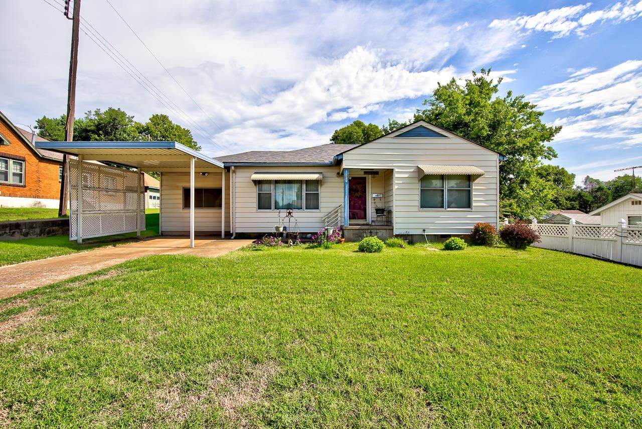1820 Elm Ave - Photo 1