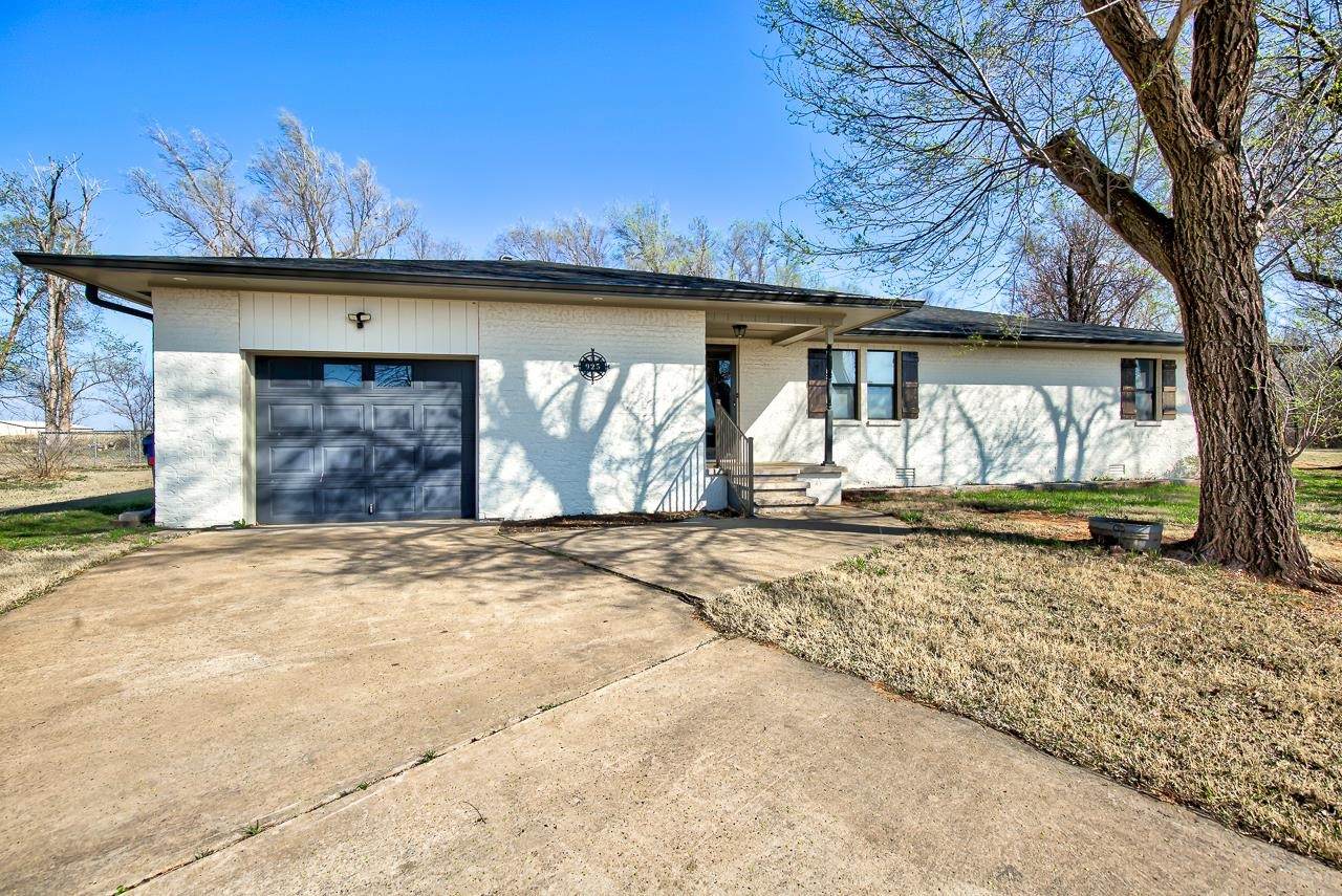 925 Main - Photo 1