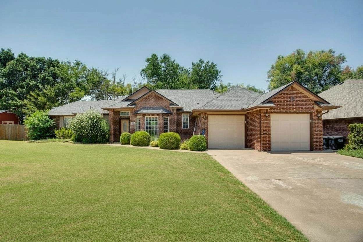 204 Oakdale Dr - Photo 1