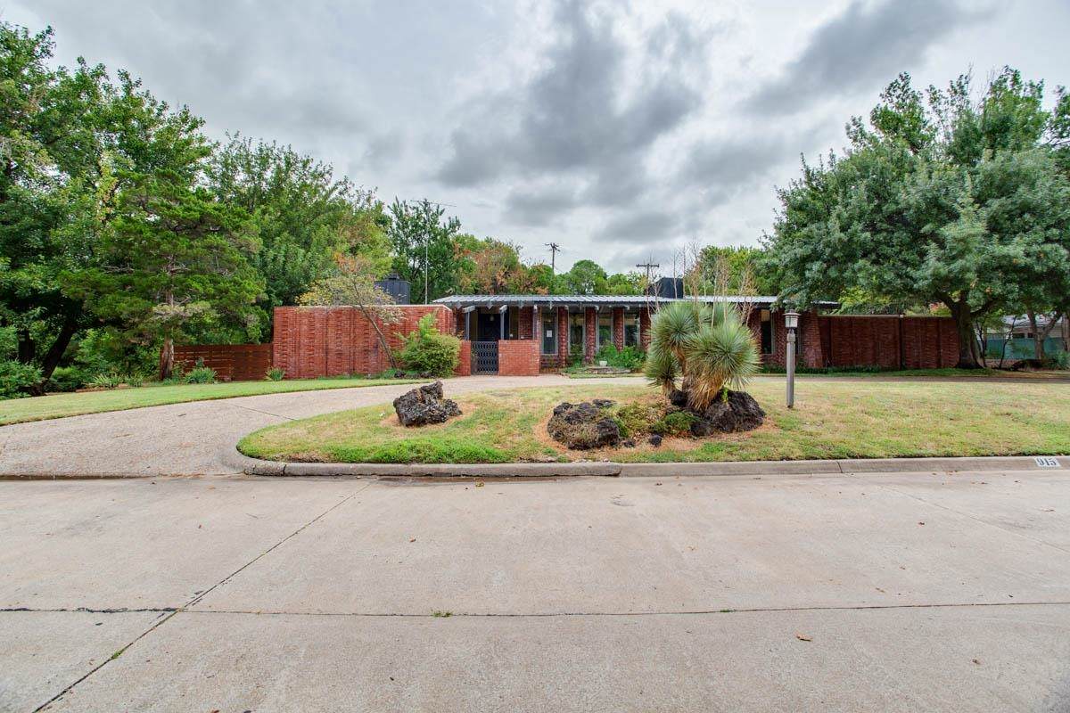 915 Lincoln Dr - Photo 1