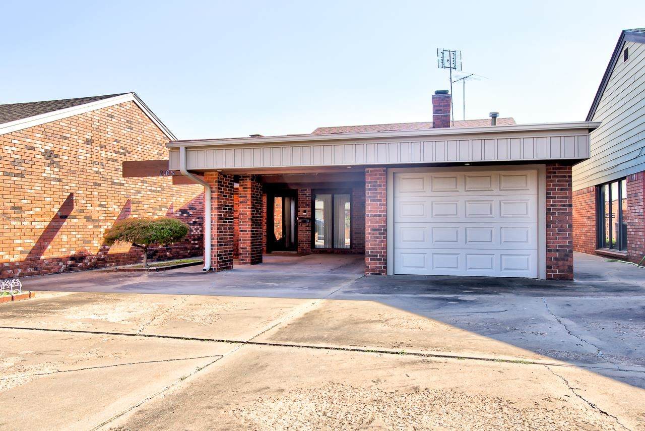 2105 Camelot Dr - Photo 1