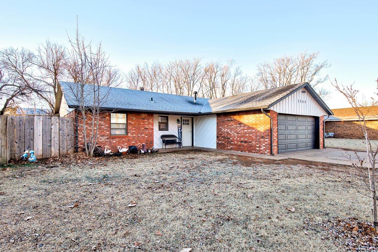 3009 Hillcrest Dr - Photo 1