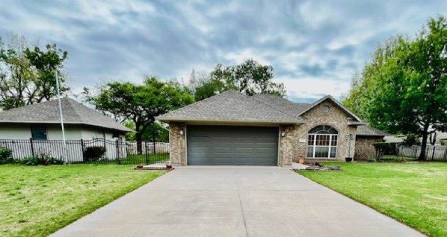 1612 Foxcroft - Photo 1