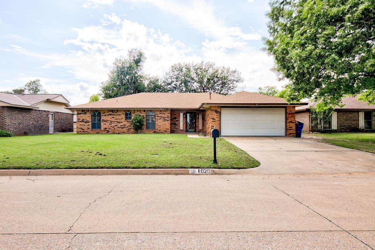 1020 Coventry - Photo 1