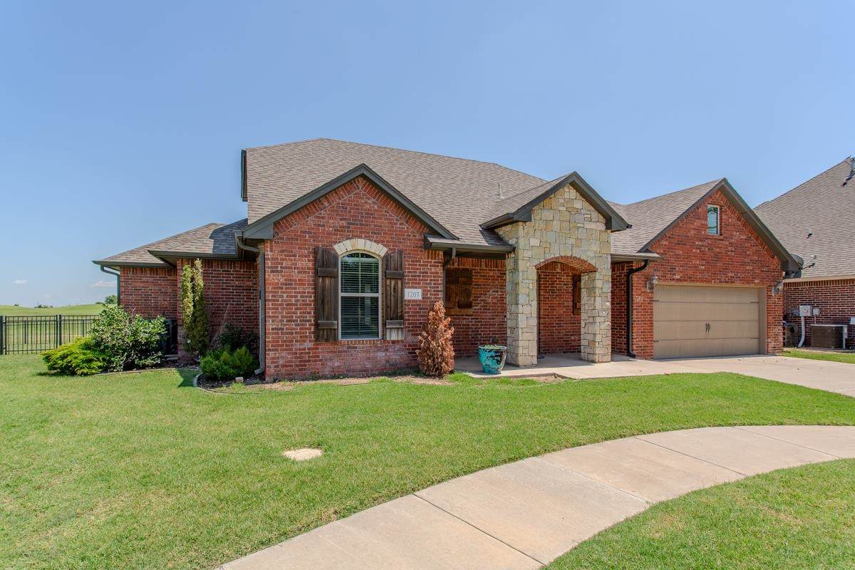 1207 Remington Ct - Photo 1