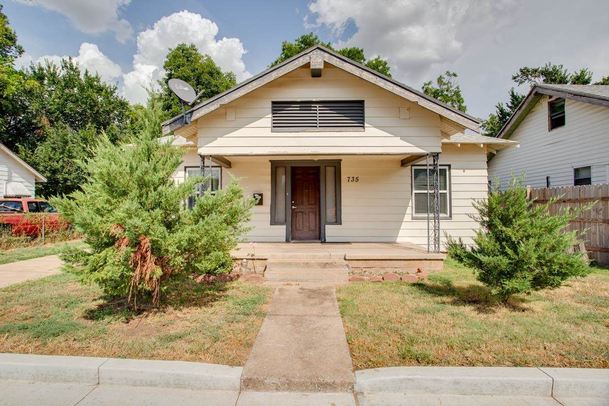 735 10 Street - Photo 1