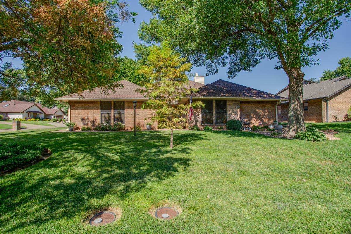 1816 Country Club Dr - Photo 1