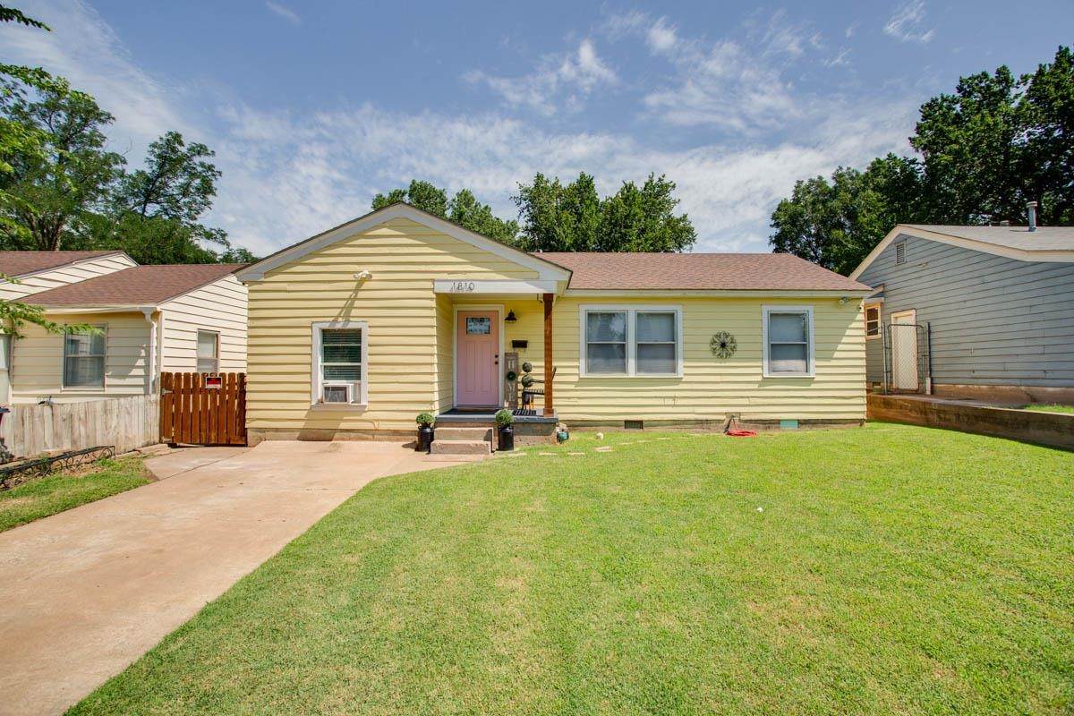 1810 Oklahoma Ave - Photo 1