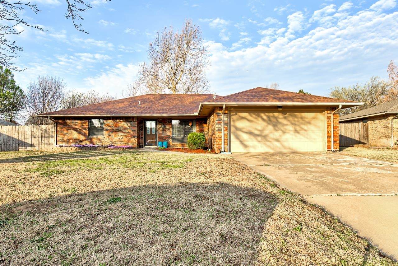 2702 Heritage Trail - Photo 1