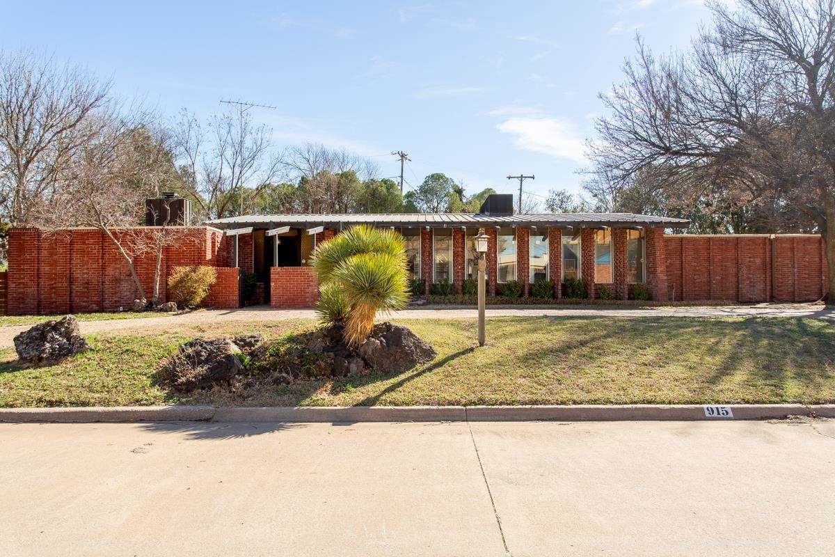 915 Lincoln Dr - Photo 1