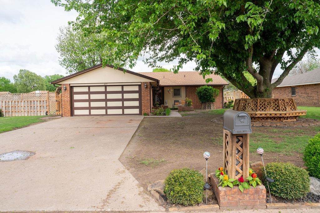 425 Applewood - Photo 1