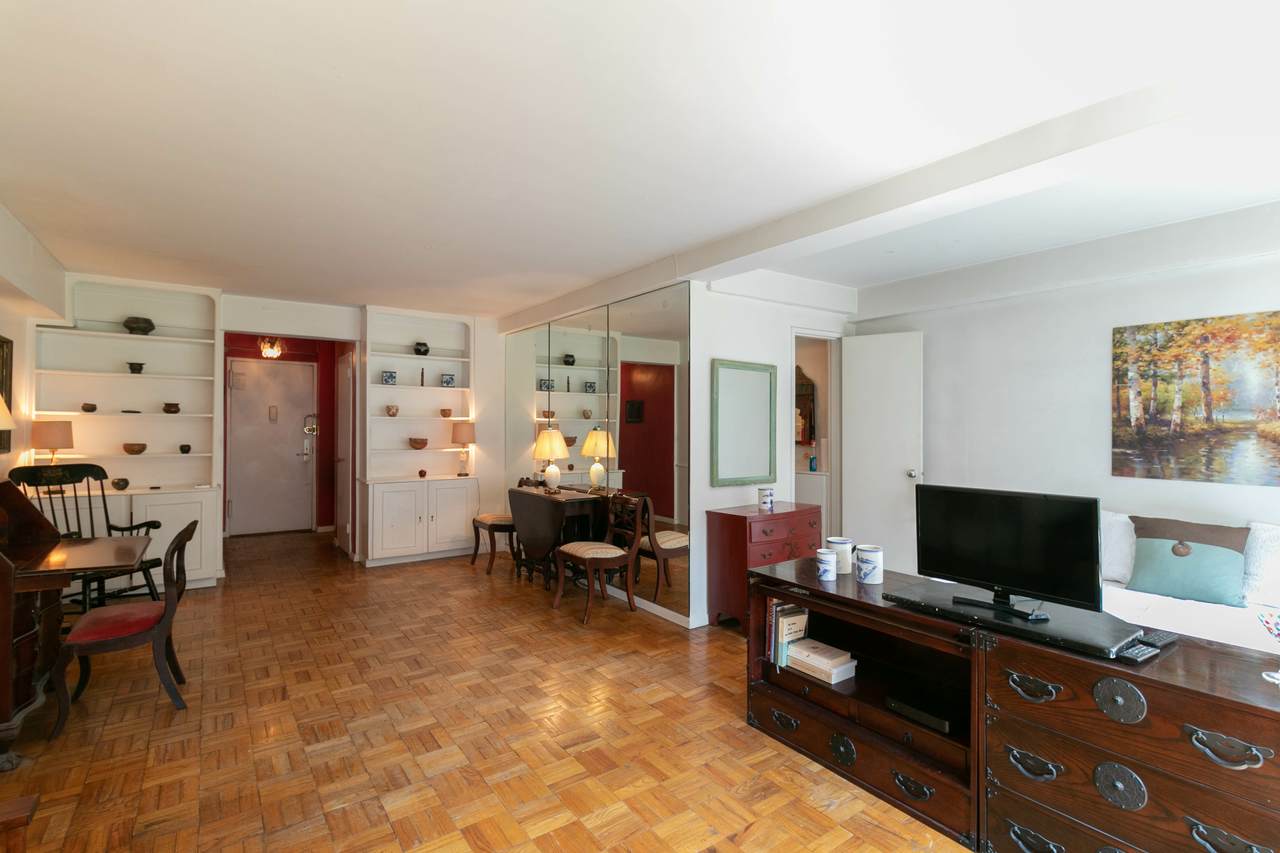 240 East 55th Street - Photo 1