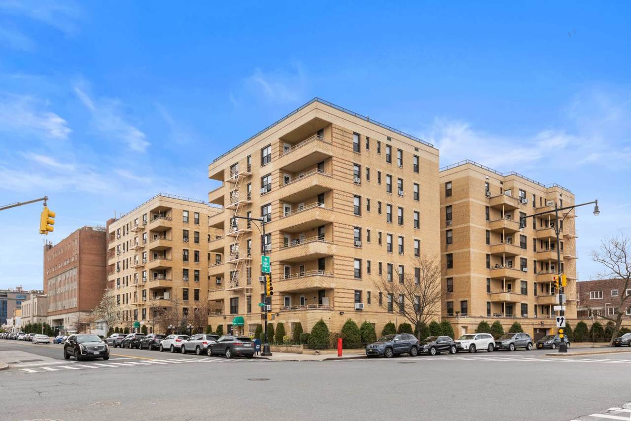 2 West End Ave - Photo 1