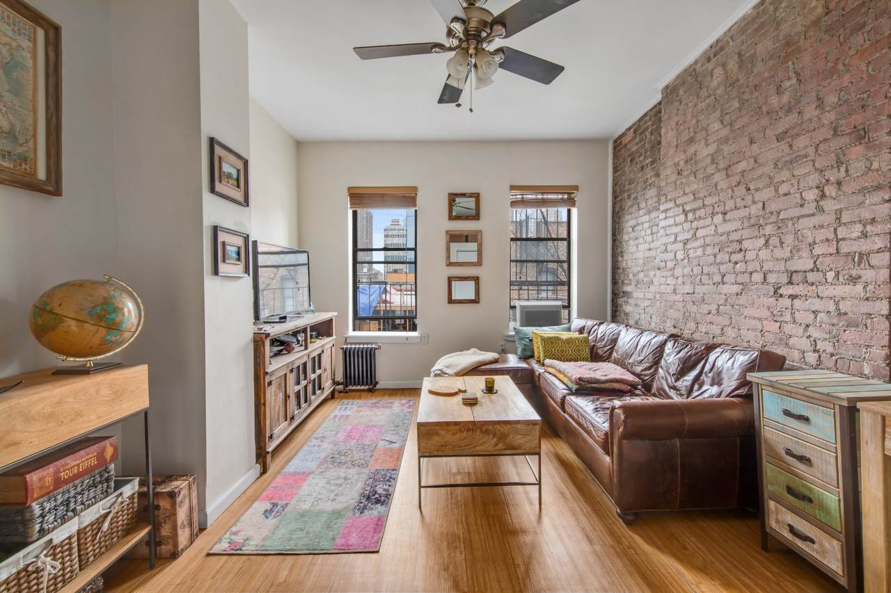 438 West 49th Street - Photo 1