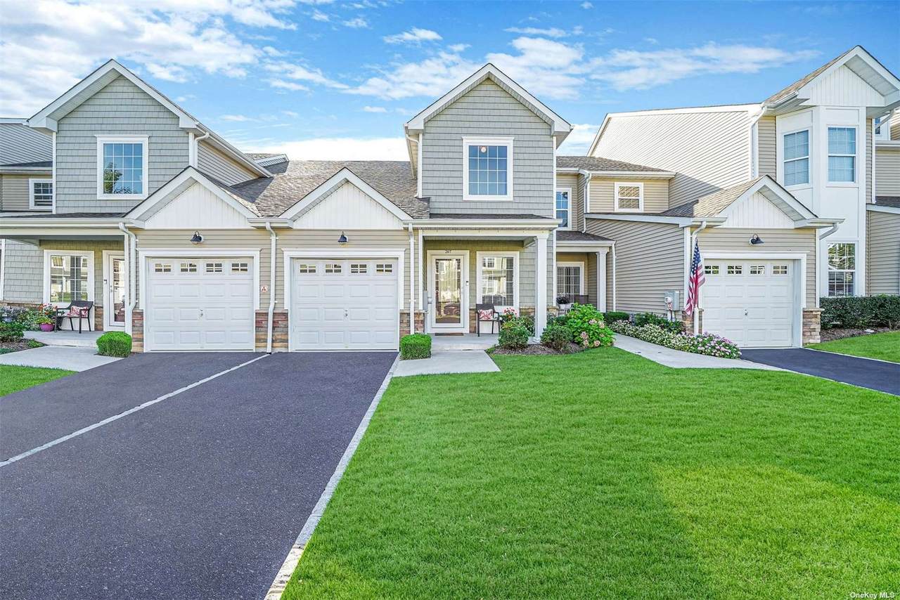 207 Halley Drive - Photo 1