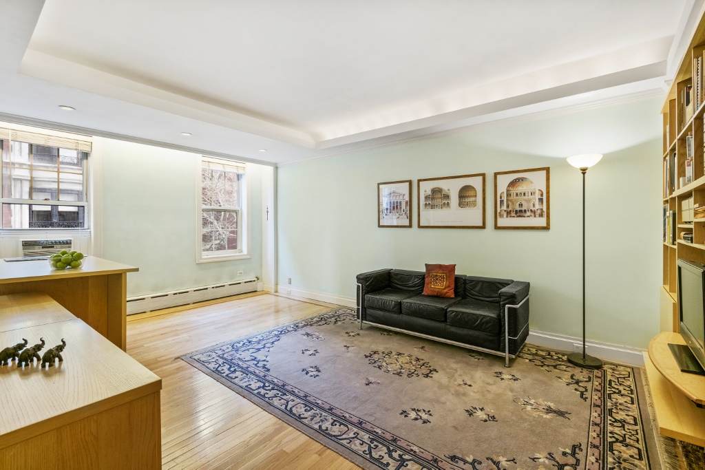 41 Fifth Avenue - Photo 1