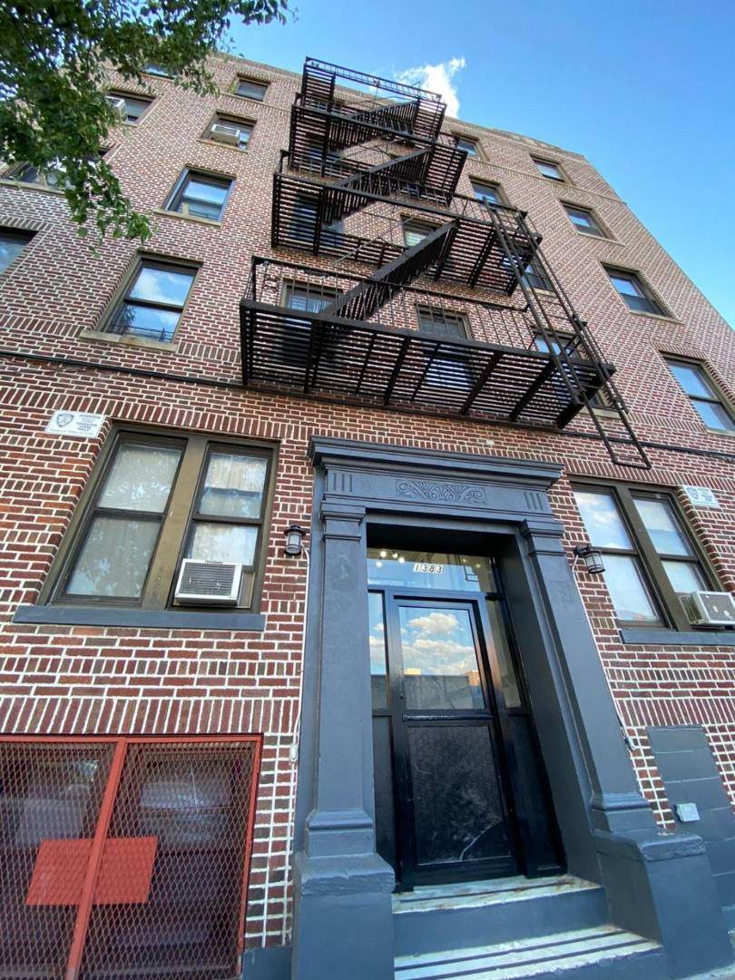 1383 Plimpton Avenue - Photo 1