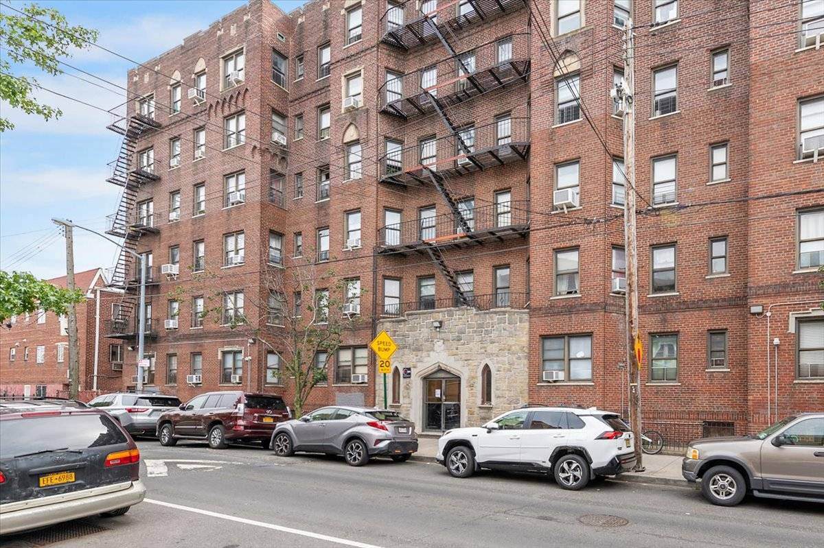 40-66 Ithaca St - Photo 1