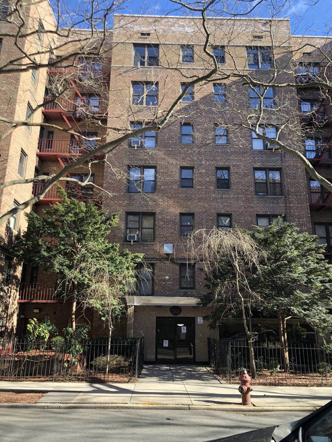 285 East 35 Th - Photo 1