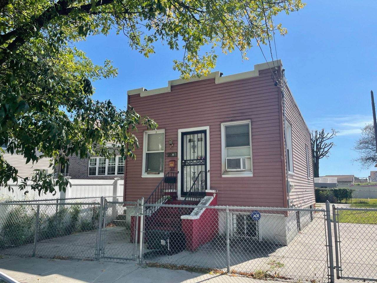 140-10 116 Avenue - Photo 1