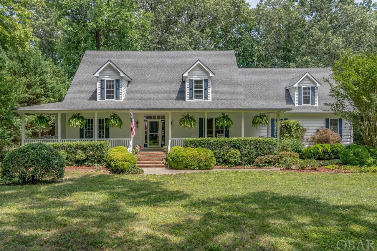 200 Pinewood Drive - Photo 1