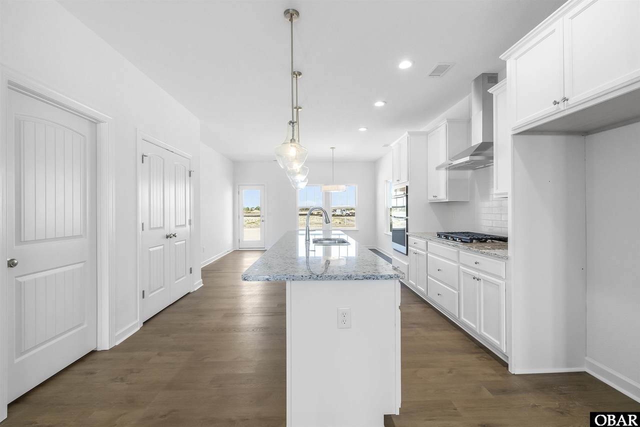 307 Iris Circle - Photo 1