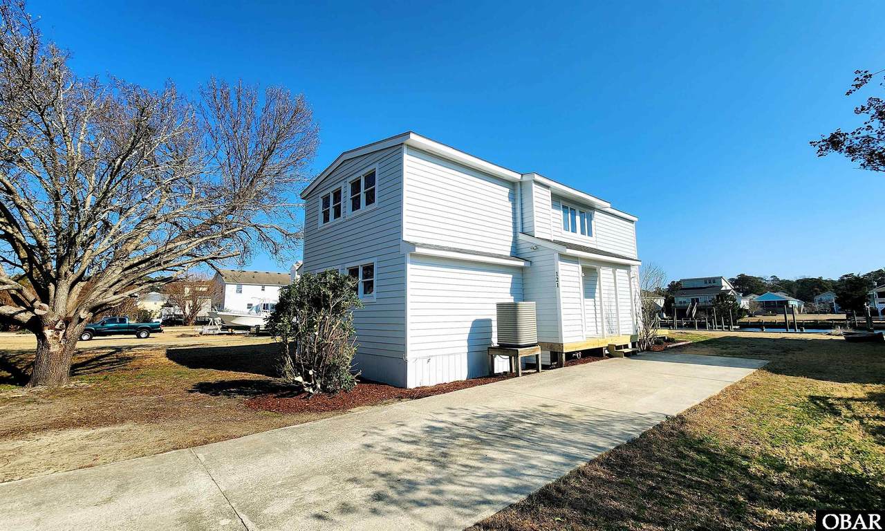 121 Roanoke Drive - Photo 1