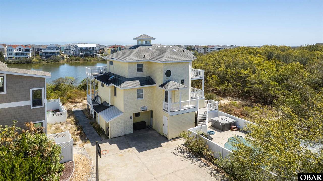 752 Lakeshore Court - Photo 1