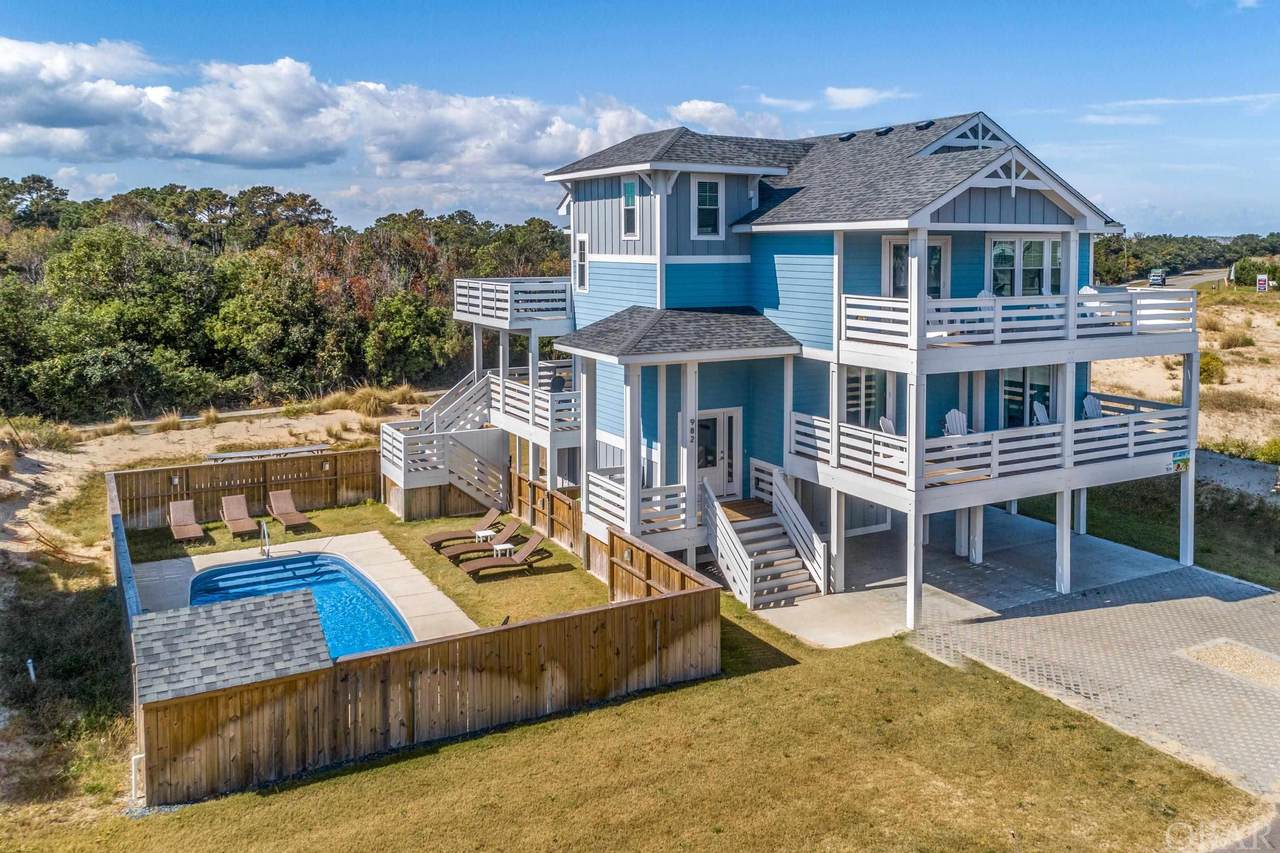 982 Harbor View - Photo 1
