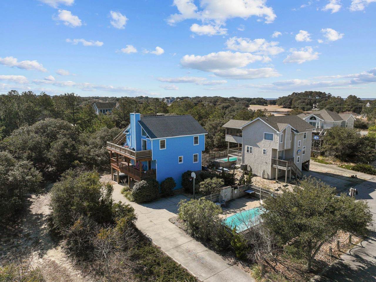 762 Lakeshore Court - Photo 1