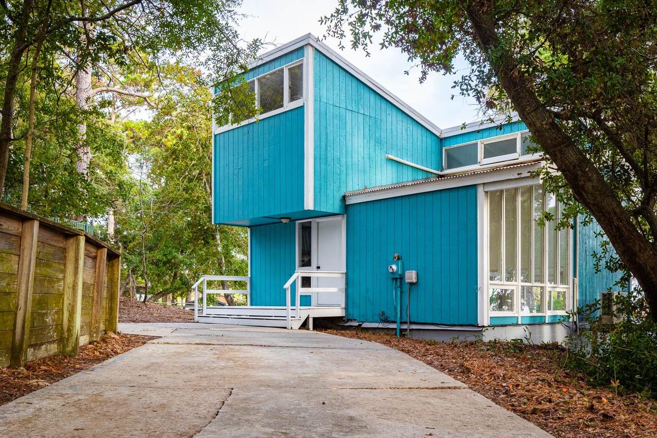 615 Harbour View Drive - Photo 1