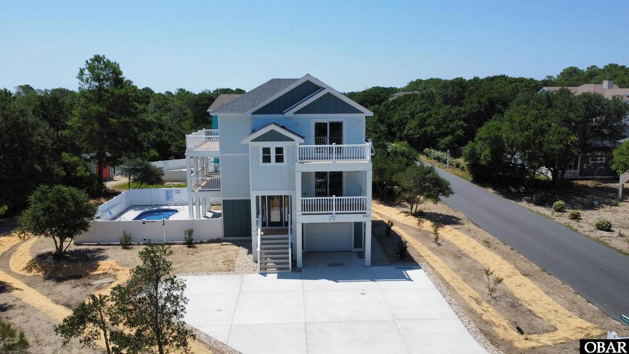 901 Seashore Crescent - Photo 1