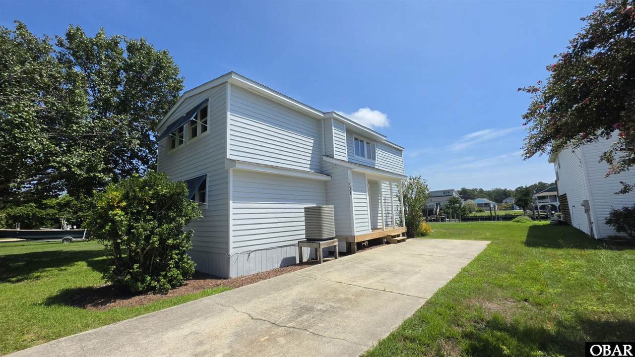 121 Roanoke Drive - Photo 1
