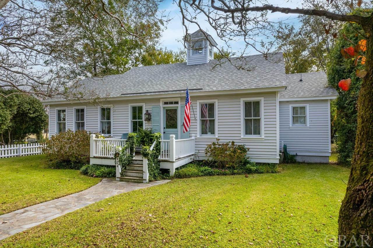 404 Agona Street - Photo 1