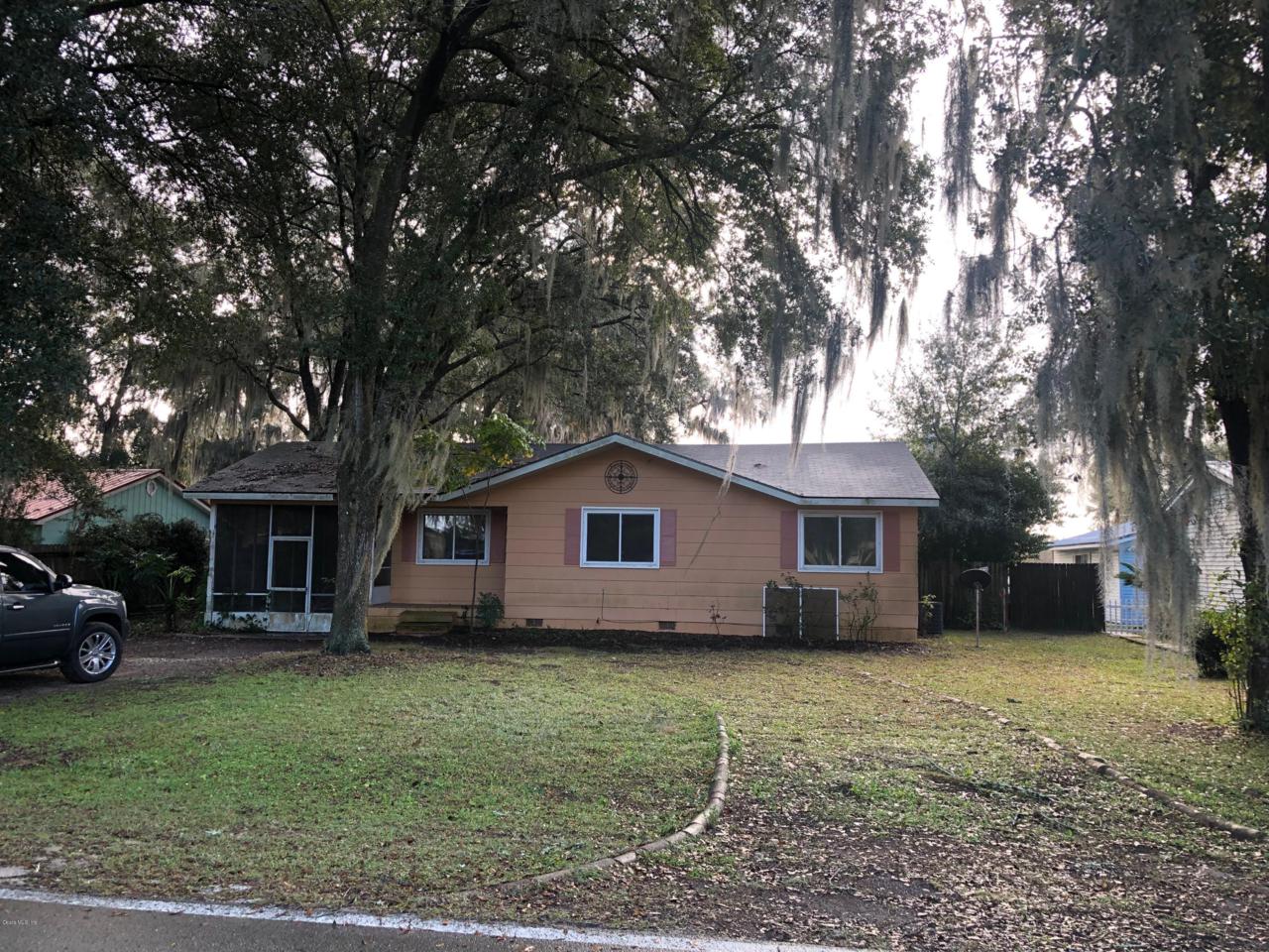 429 Holiday Drive - Photo 1