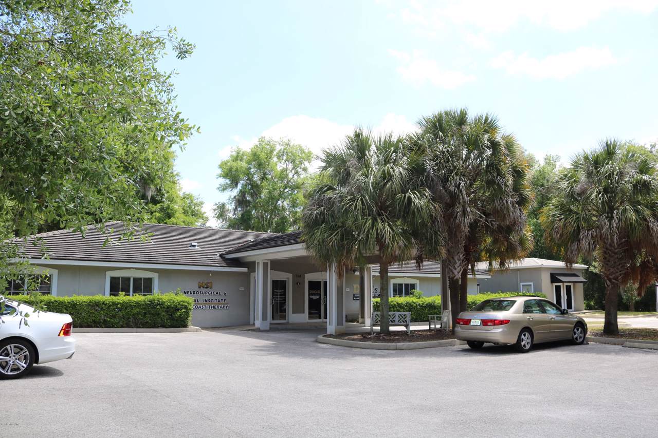 704 Doctors Court - Photo 1