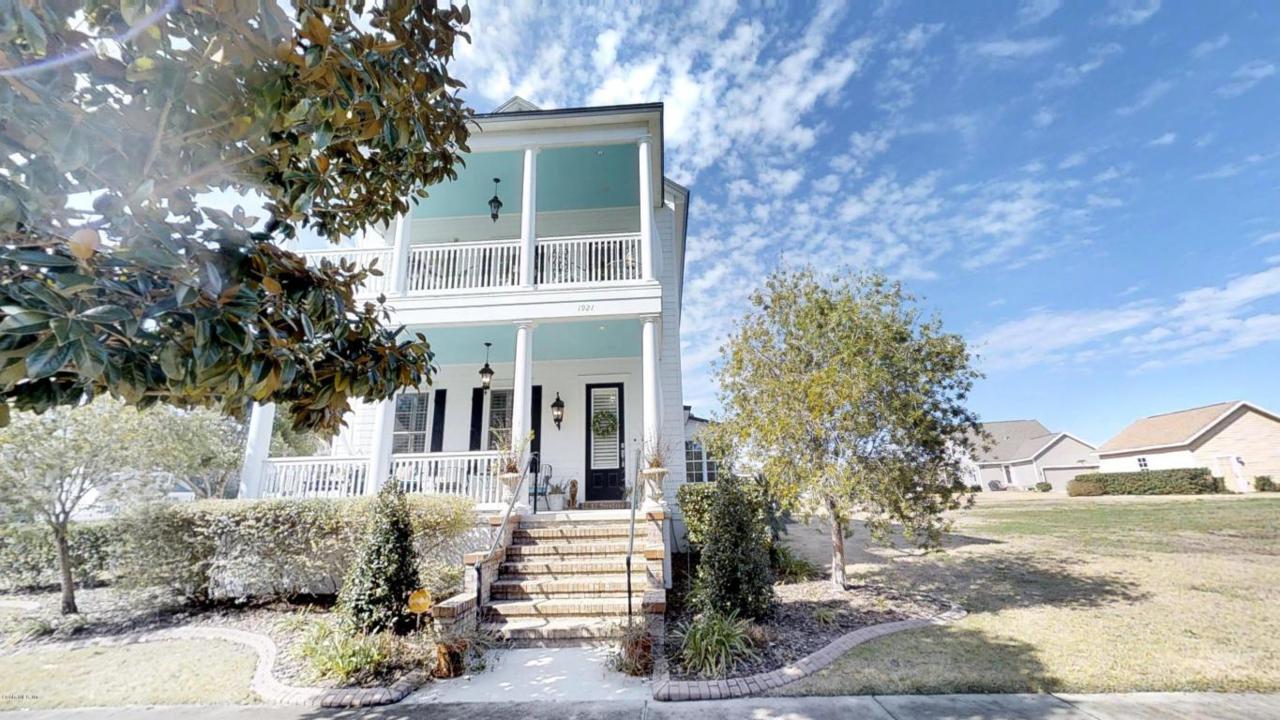 1921 29 Place - Photo 1