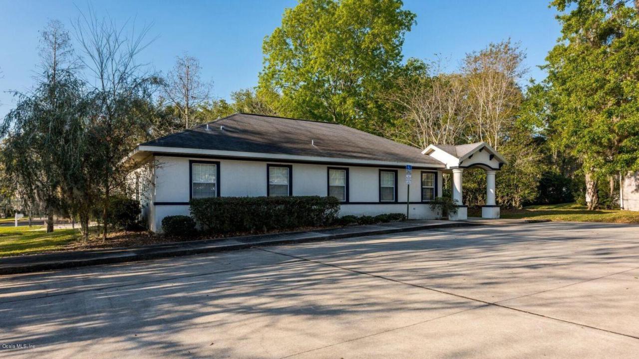528 17 St - Photo 1