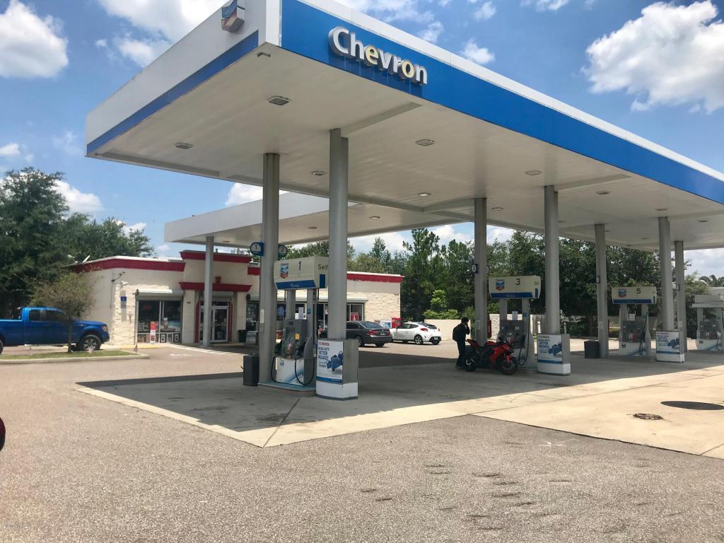 900 Deltona Boulevard - Photo 1
