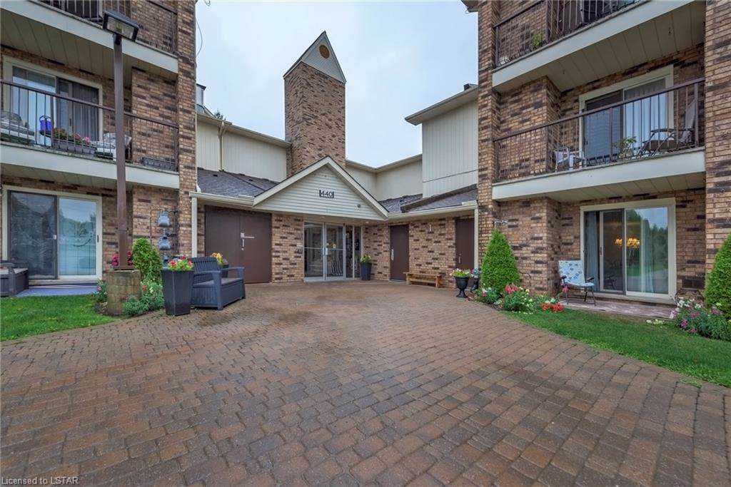 440 Wellington Street - Photo 1